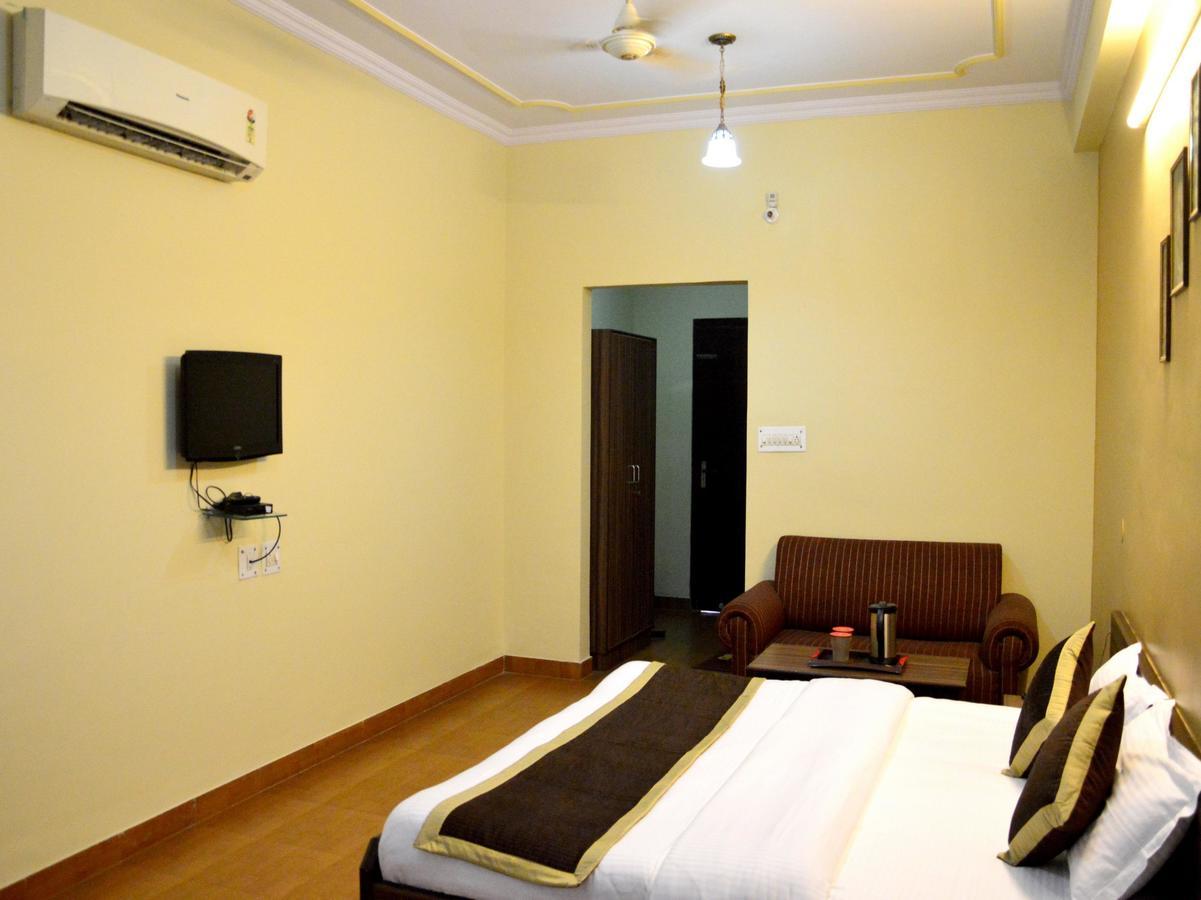 Oyo 6012 Hotel Rockwell Jaipur Exteriör bild